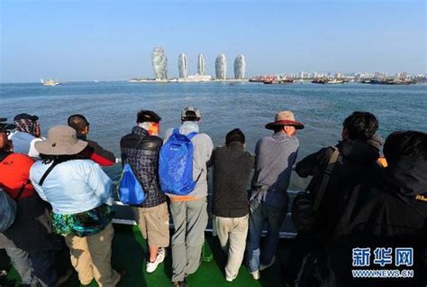 24名被困三沙琛航岛海域游客顺利抵达三亚_海口网