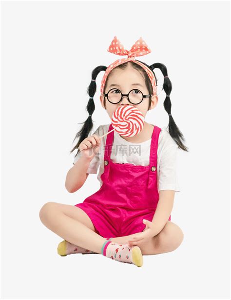 夏日吃棒棒糖的小女孩素材图片免费下载-千库网