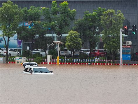 郑州720特大暴雨，亲历者讲述地铁被困经历，错过了哪些自救机会_车厢