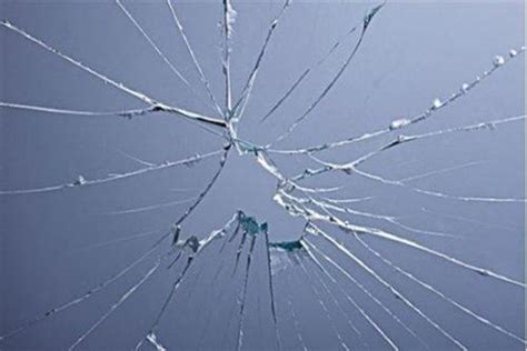 玻璃碎了怎么扫干净-玻璃粉碎怎么处理-趣丁网