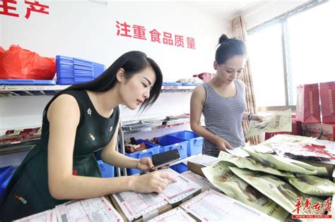 邵阳两名80后美女联手创业 牙签牛肉卖出国(图) - 今日关注 - 湖南在线 - 华声在线