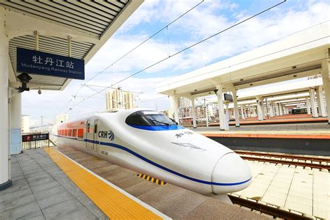 中国造高速动车组首次在雅万高铁线路上亮相__财经头条