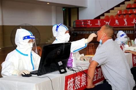 汉江城建组织员工进行核酸检测 多措并举全面筑牢疫情防控防线