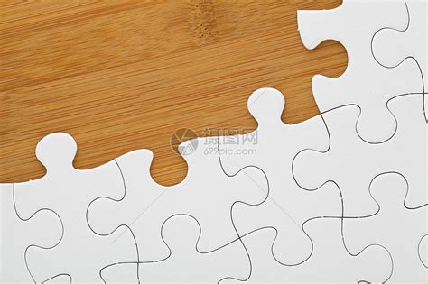 木板上的谜题白色合作挑战地面木头拼图解决方案家具创造力材料高清图片下载-正版图片321606000-摄图网