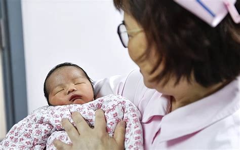 中国首位试管婴儿喜提爱子：试管婴儿是从试管里长大的吗 - 知乎