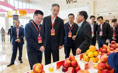 中国（昭通）苹果产业品牌大会成功签约11个项目 签约总金额34.53亿元_品牌专栏_中国食品网