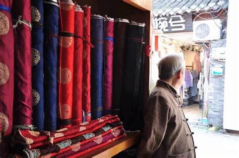 扬州“采衣”街的最后一家成衣铺_江苏国际在线