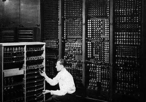 最早的计算机用什么存数据-百度经验