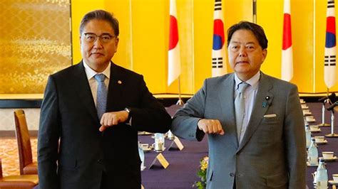 韩国外长启程赴日，将与日本外相举行会谈
