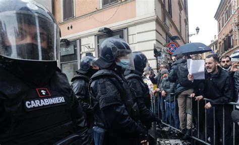 意大利罗马再度暴发抗议示威 政府将评估放松疫情管控措施|意大利|抗议示威|罗马_新浪新闻