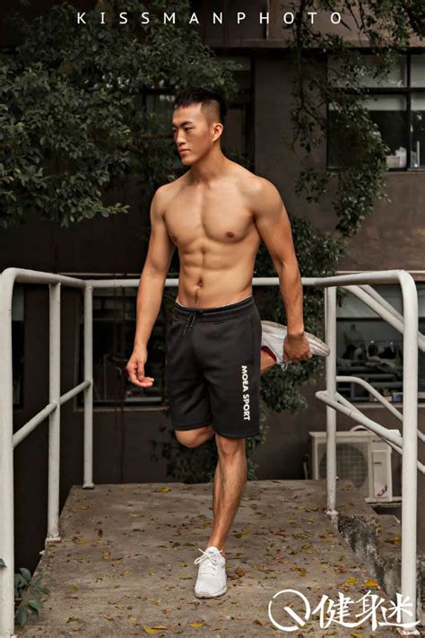 中国肌肉男模世界健体冠军郑少忠肌肉图片 健体冠军郑少忠肌肉 郑少忠个人资料 中国 东方帅哥 健身迷网