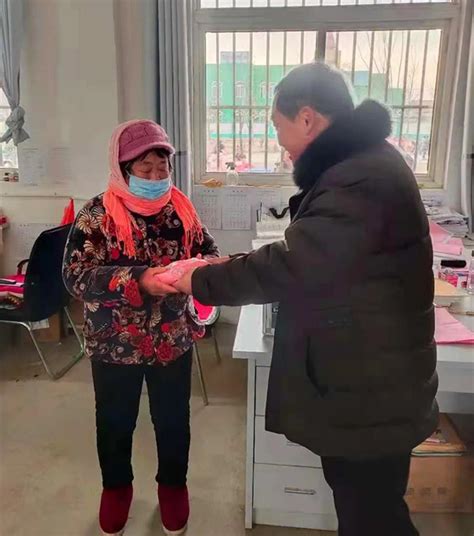 张庄镇张孟庄小学师生为重病同学捐款-沛县新闻网