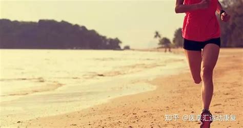 一个中年男人在早晨跑步的中等镜头—高清视频下载、购买_视觉中国视频素材中心