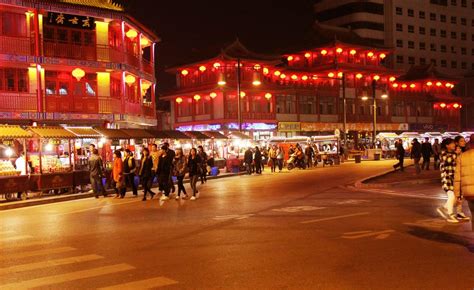 溧阳最热闹的步行街,溧阳最繁华的商业街,溧阳市晚上哪里热闹_大山谷图库