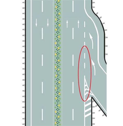 路面中的锯齿状白色实线是什么标线