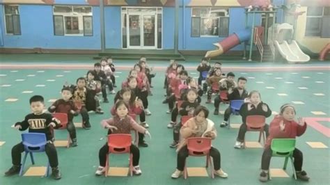 元旦演出考验儿园老师技艺，穿旗袍敲鼓有气势_腾讯视频