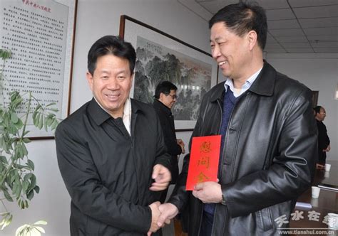 天水市政协主席张明泰看望慰问部分退休老干部和领军人才(图)--天水在线