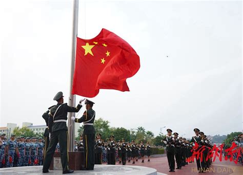 现场！北京冬奥会开幕式现场升国旗奏国歌最美中国红令全场沸腾_腾讯视频