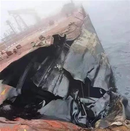 新年第一撞 两艘万吨级巨轮相撞一艘沉没 损失上亿美元
