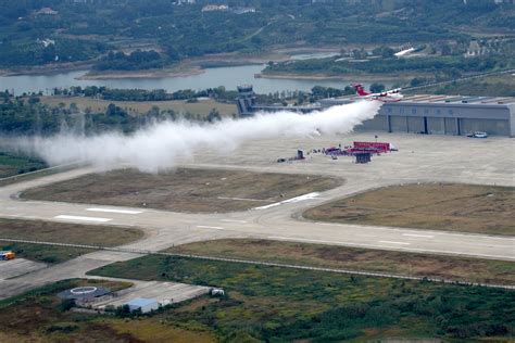 “鲲龙”AG600M灭火机完成投汲水试验（摄影：岳书华）|灭火机|龙|摄影_新浪新闻