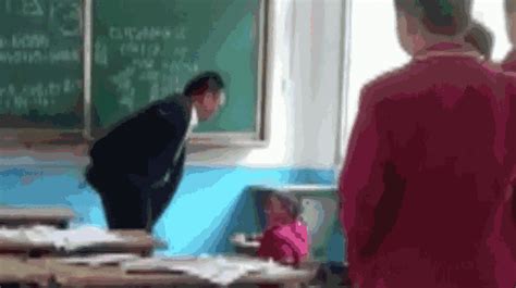 六盘水老师殴打学生完整视频！老师被公安控制，校长被免职处理！__凤凰网