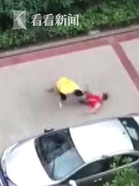 孕妇因停车位被打 散打教练老公把对方打到抽搐_新浪图片