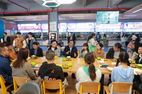 领导关怀“面对面” 师生同餐“心连心”-贵州职业技术学院国际学院