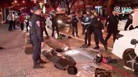 实拍台湾警方连开22枪击毙1名匪徒|匪徒|高雄市|警方_新浪新闻