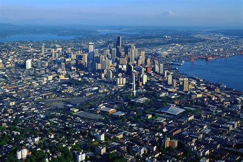 有西雅图都市风景和地平线的路高清图片下载-正版图片507265401-摄图网