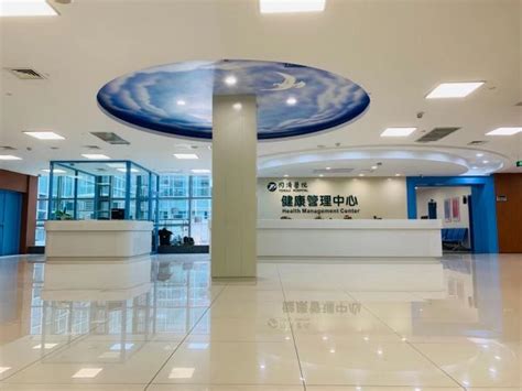 2月14日，泰康同济（武汉）医院在战“疫”一线正式揭牌，并获医保资质
