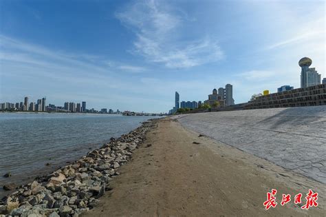 极目新闻：长江武汉段水位稳步回升