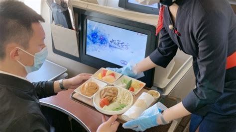 国内航班恢复热食供应 航司多手段避免餐食浪费_第一金融网