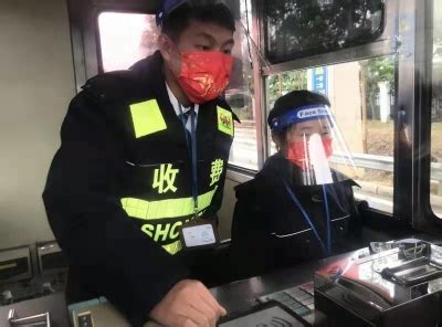 南昌火车站：妇女节与春运“相遇” 铁路女职工坚守岗位_手机新浪网