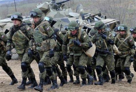 俄罗斯军队一群战士被称为敢死队，身穿重甲常常暴击敌人