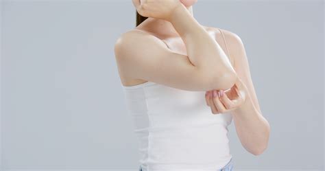 搞笑测评：挠痒痒就可以让手臂变短，这是真的吗？