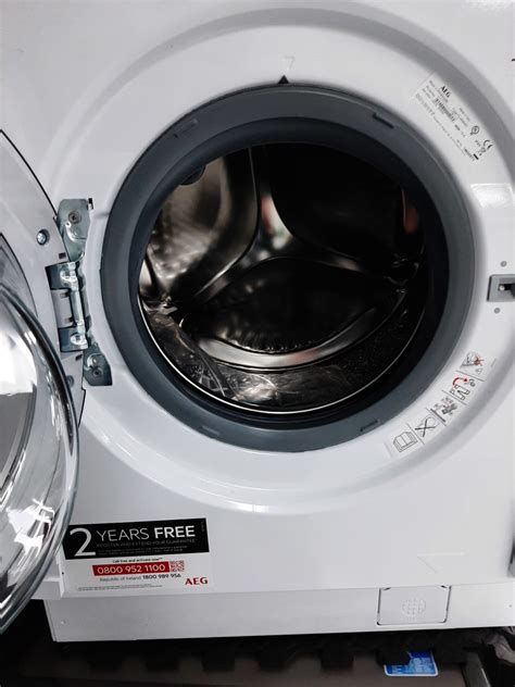 AEG ProSteam Technology L7FC8432BI Integrated 8Kg Washing Machine #317953 | ElekDirect