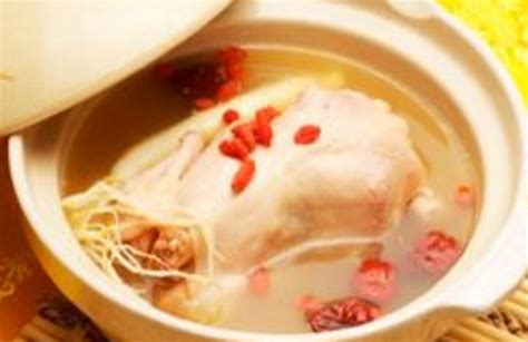 鸡汤的热量(卡路里cal),鸡汤的功效与作用,鸡汤的食用方法,鸡汤的营养价值
