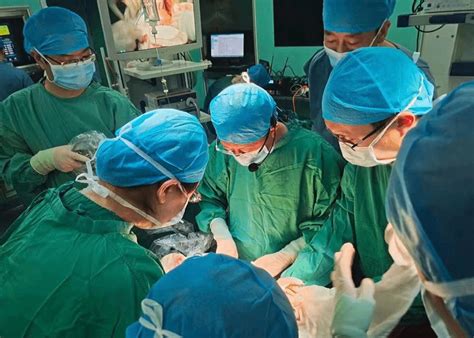 哺乳期女子颈部长出巨大肿瘤 中日联谊医院制定详细周密的手术方案与预案顺利将其切除-中国吉林网