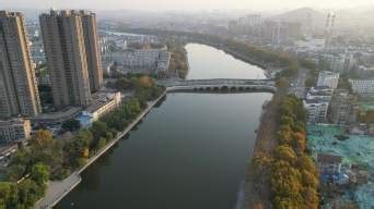 【黄河故事——让黄河成为造福人民的幸福河】龙羊湖畔，“三色产业”富新村--新闻中心