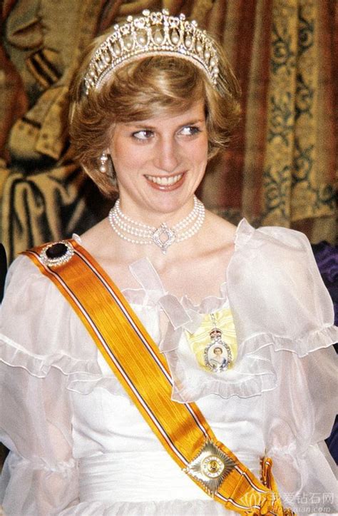 『珠宝』全球一周：凯特王妃佩戴王室珍珠项链亮相女王结婚纪念日；莱索托王国发现一颗202克拉钻石原石 | iDaily Jewelry · 每日珠宝杂志