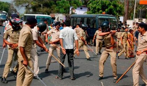印度多邦爆发大规模暴力骚乱 至少8人死亡_云桥网