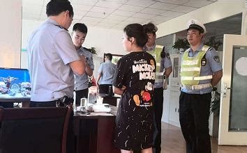 安徽一女士疑遭“电诈”坚持汇款 民警及时劝阻_凤凰网视频_凤凰网
