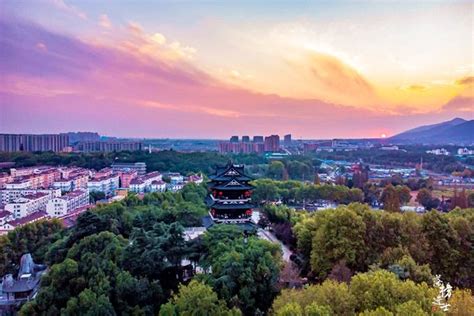 南京浦口凤凰山公园，风景秀丽，在这里可以俯揽城市绝美风光|凤凰山公园|凤凰阁|江浦_新浪新闻
