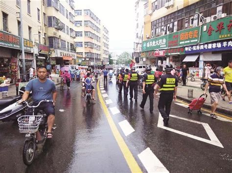 营口：破损围挡影响市容环境 - 图说营口 - 营口之窗_辽宁营口信息门户网