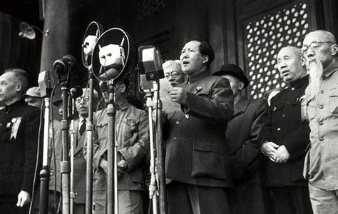 70张老照片回顾1949年开国大典前后的历史画面，部分照片首次公开