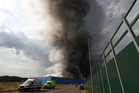 俄罗斯莫斯科州一仓库发生火灾 超千人被疏散