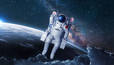 宇航员图片-环太空旅行的宇航员素材-高清图片-摄影照片-寻图免费打包下载