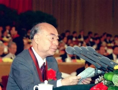庆祝建党百年，“光荣在党50年”纪念章来了！_京报网