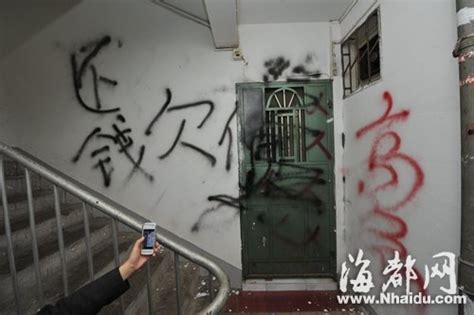 福州：疑因举报邻居违建 半个月家门被喷漆两次 - 社会 - 东南网