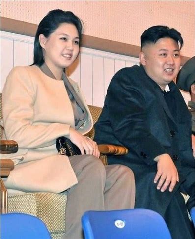 喜欢穿高跟鞋爱拍照：镜头中的朝鲜女性_新浪图片